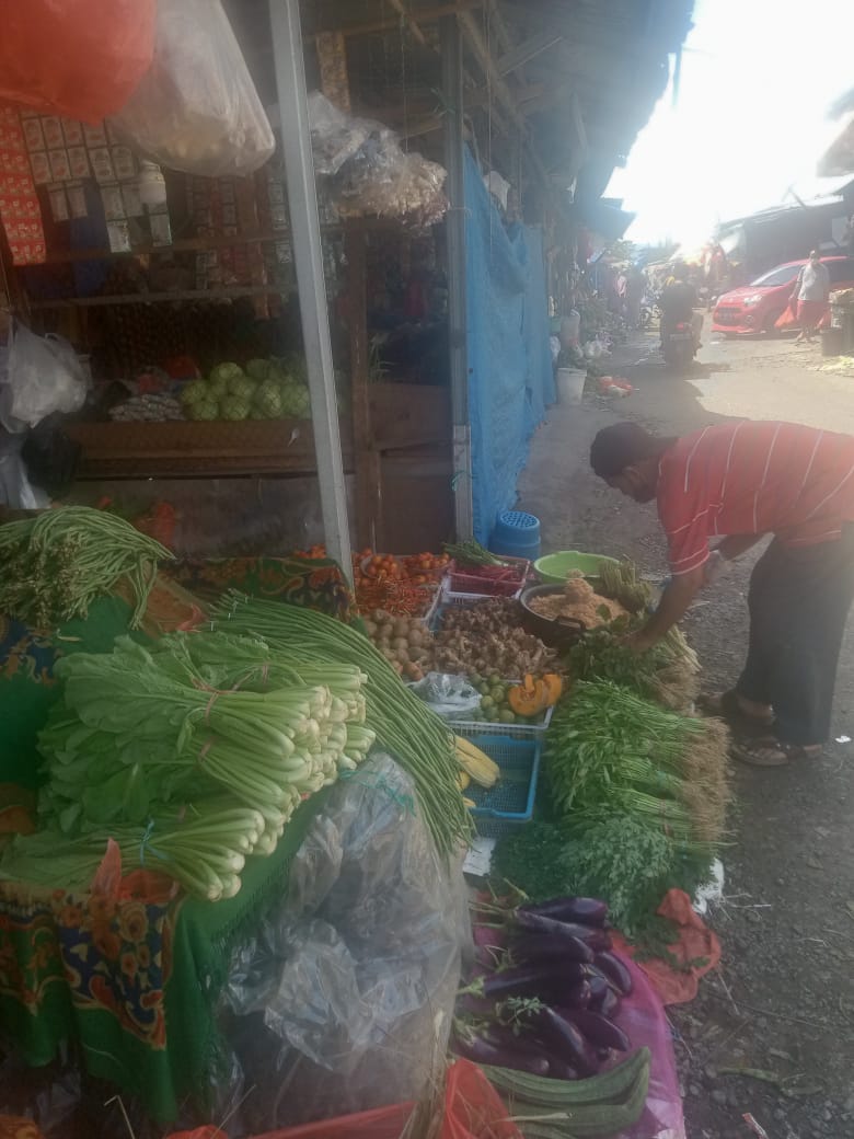 “Libur Lebaran,Pasar Daya Sulawesi Selatan sepi Pembeli”.