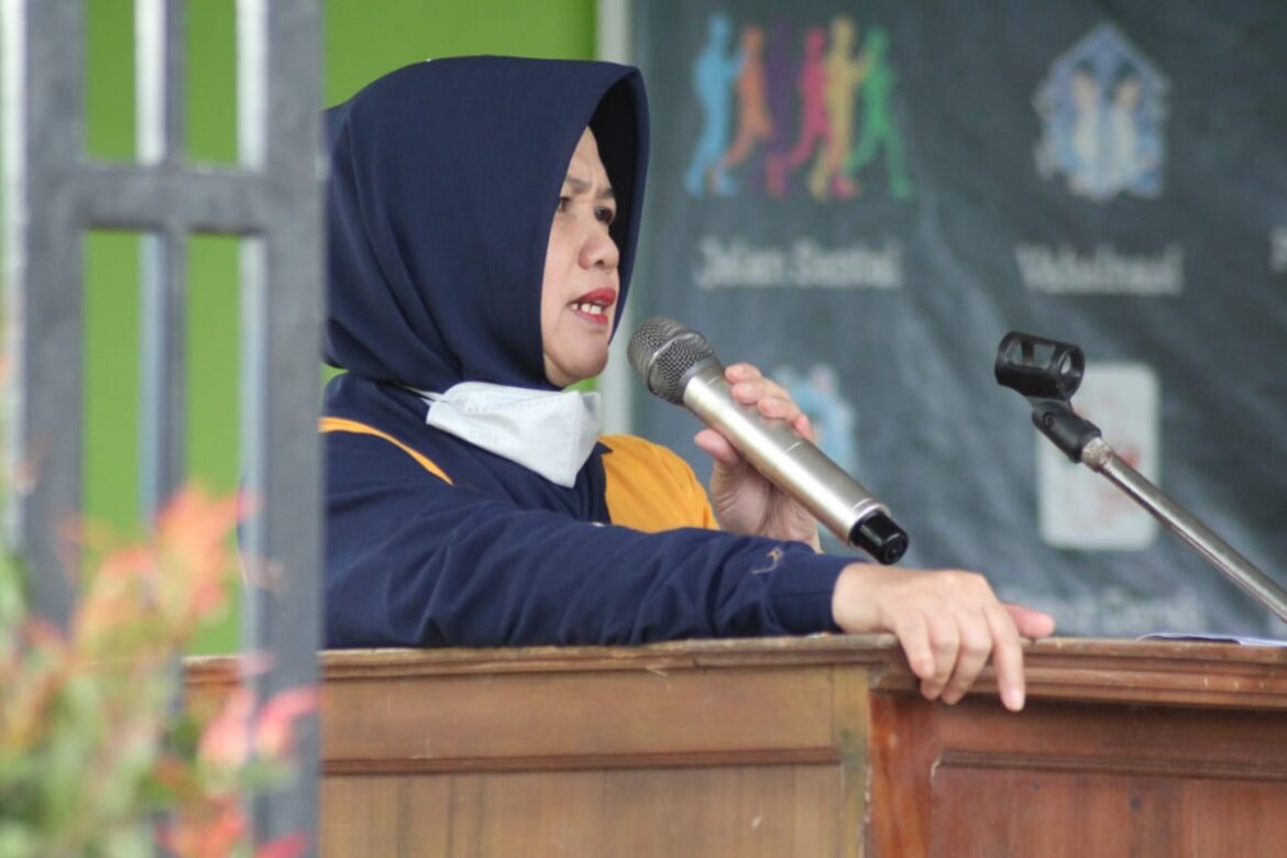 Wakil Bupati Sinjai, Hj. Andi Kartini Ottong (AKAR)  Hadiri Dan Mengukuhkan Pengurus Ikatan Keluarga Alumni SMA Negeri Aruhu