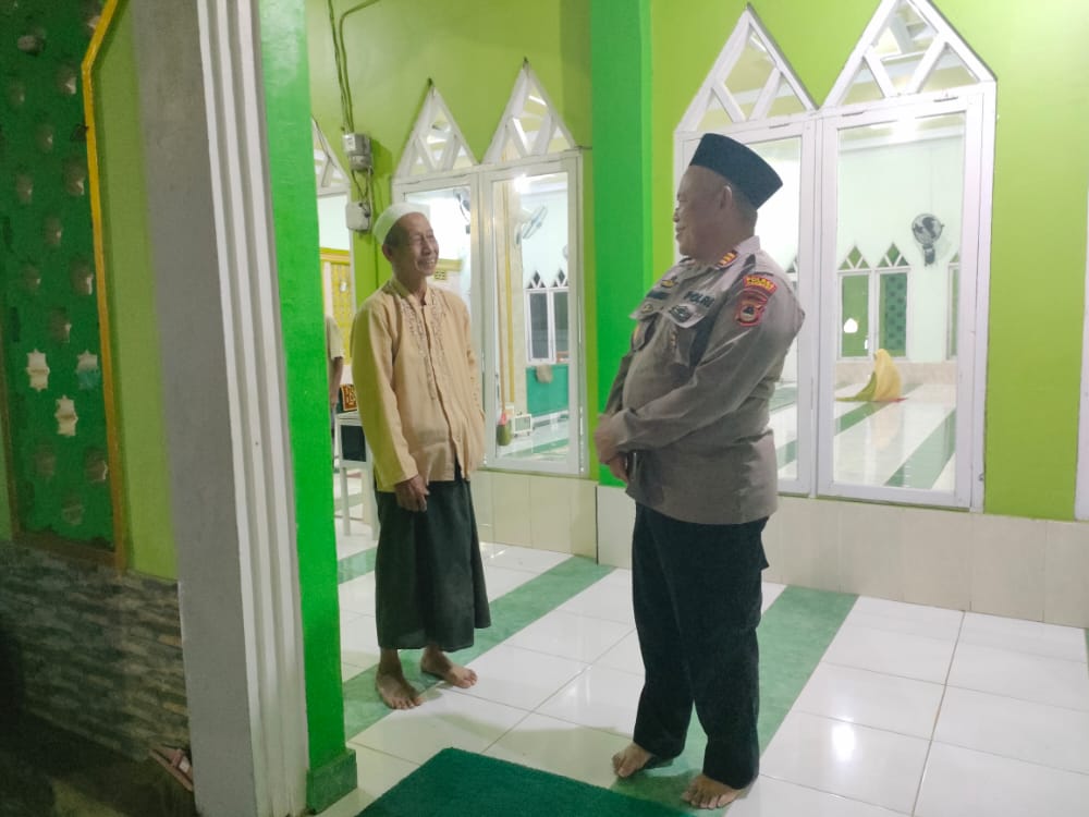 Dialogis Kapolsek Ma’rang Pangkep Usai Sholat Maghrib Di Masjid Gobah Attangale    