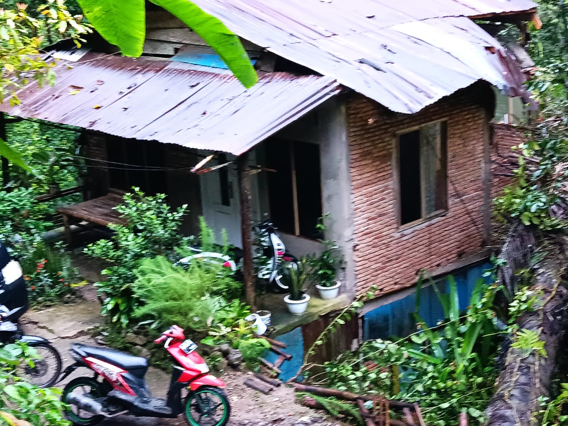 Akibat Hujan Deras, Beberapa Rumah Warga di Sinjai Tertimpa Longsor