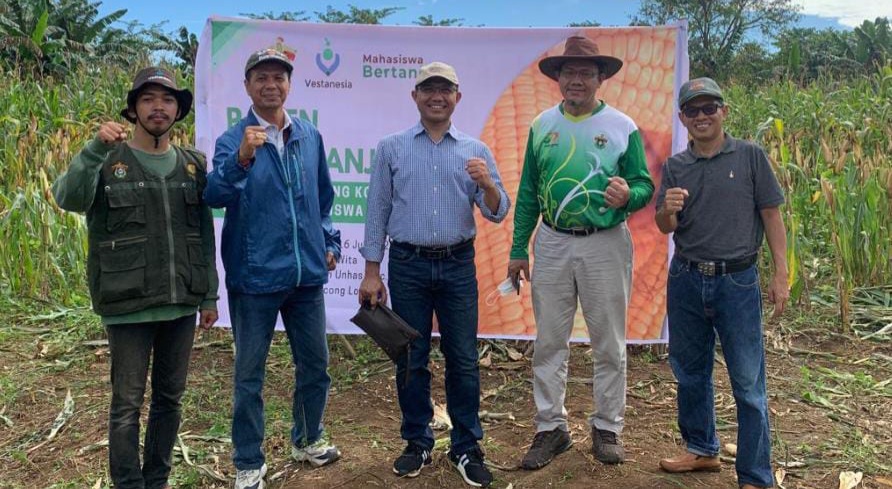 Wakil Rektor I Unhas Menghadiri Panen Jagung Program Mahasiswa Bertani di Moncongloe Lappara Kab.Maros