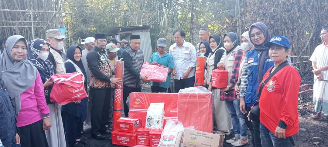 Bantuan Logistik Untuk Korban Kebakaran Di Kecamatan Tanralili Kab Maros.