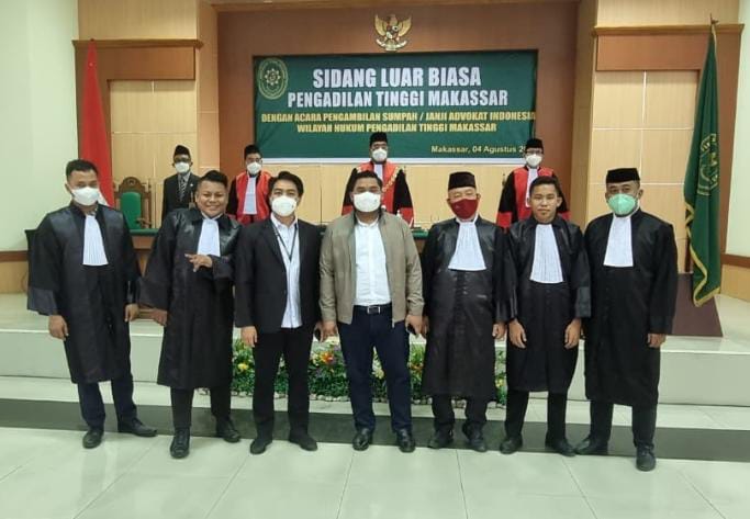 PENGADILAN TINGGI AMBIL SUMPAH JANJI 65 ADVOKAT