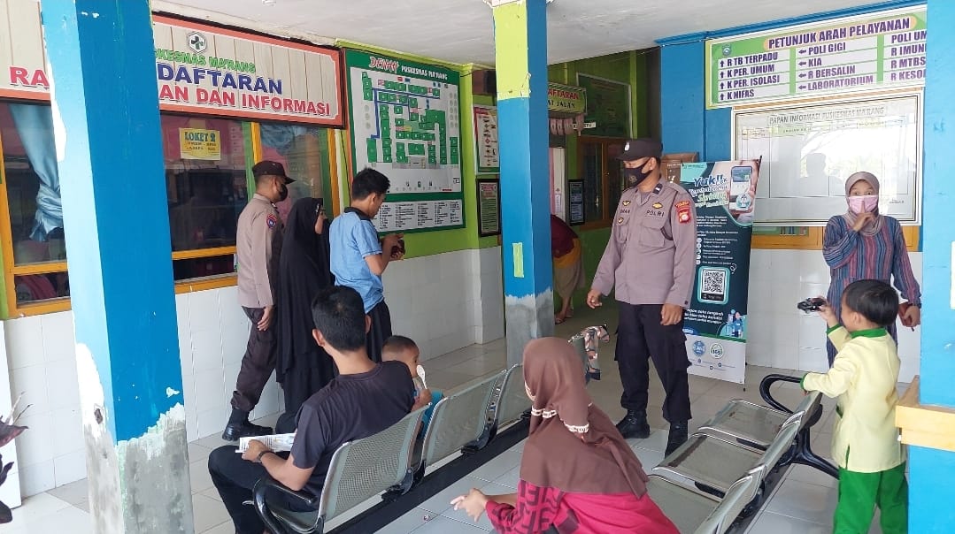 Personil Polsek Ma’rang Rutin Pengamanan Di Puskesmas Serta Sampaikan Edukasi Pentingnya Vaksin