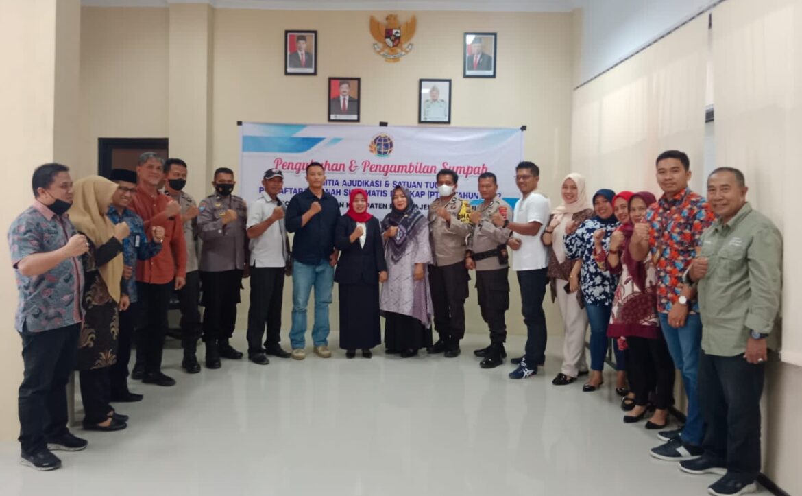 Kanit Binmas Polsek Ma’rang Mengikuti Kegiatan Pengukuhan dan Pengambilan Sumpah Panitia Ajudikasi dan Satuan Tugas Pendaftaran Tanah Sistematis Lengkap (PTSL)   