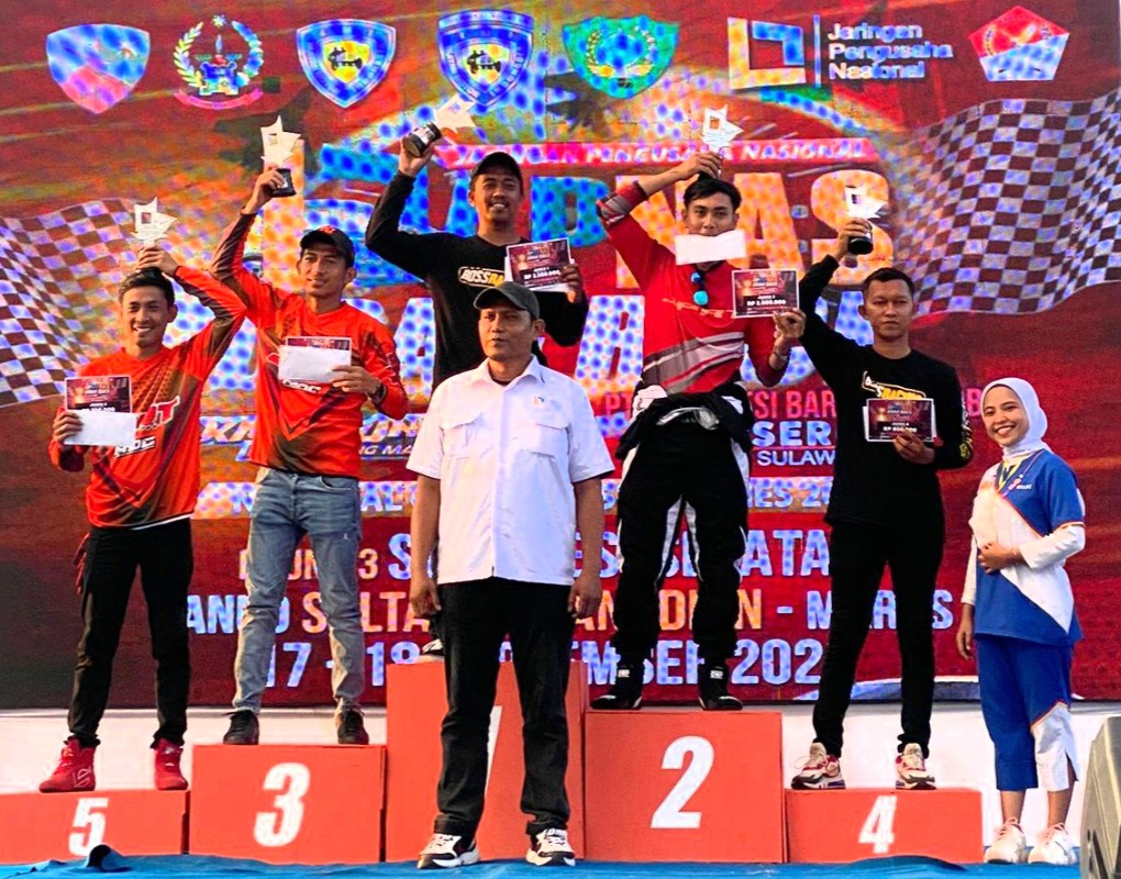 Aidil Idhan Dan Ruslan Mukhtar Pembalab Mobil Asal Kabupaten Pangkep, Berhasil Naik Podium Drag Race National Championship