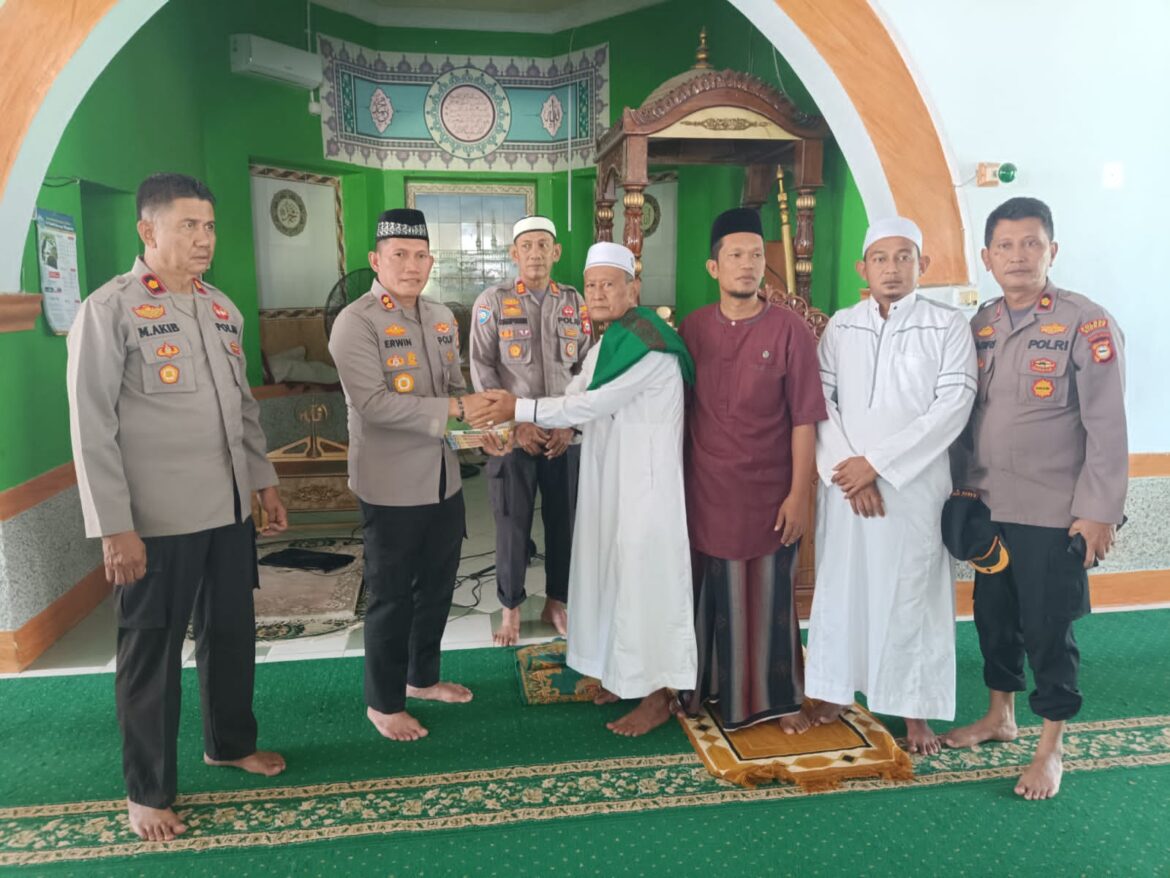 Kapolres Sidrap Laksanakan Safari Jumat di Masjid Darul Abrar Teteaji