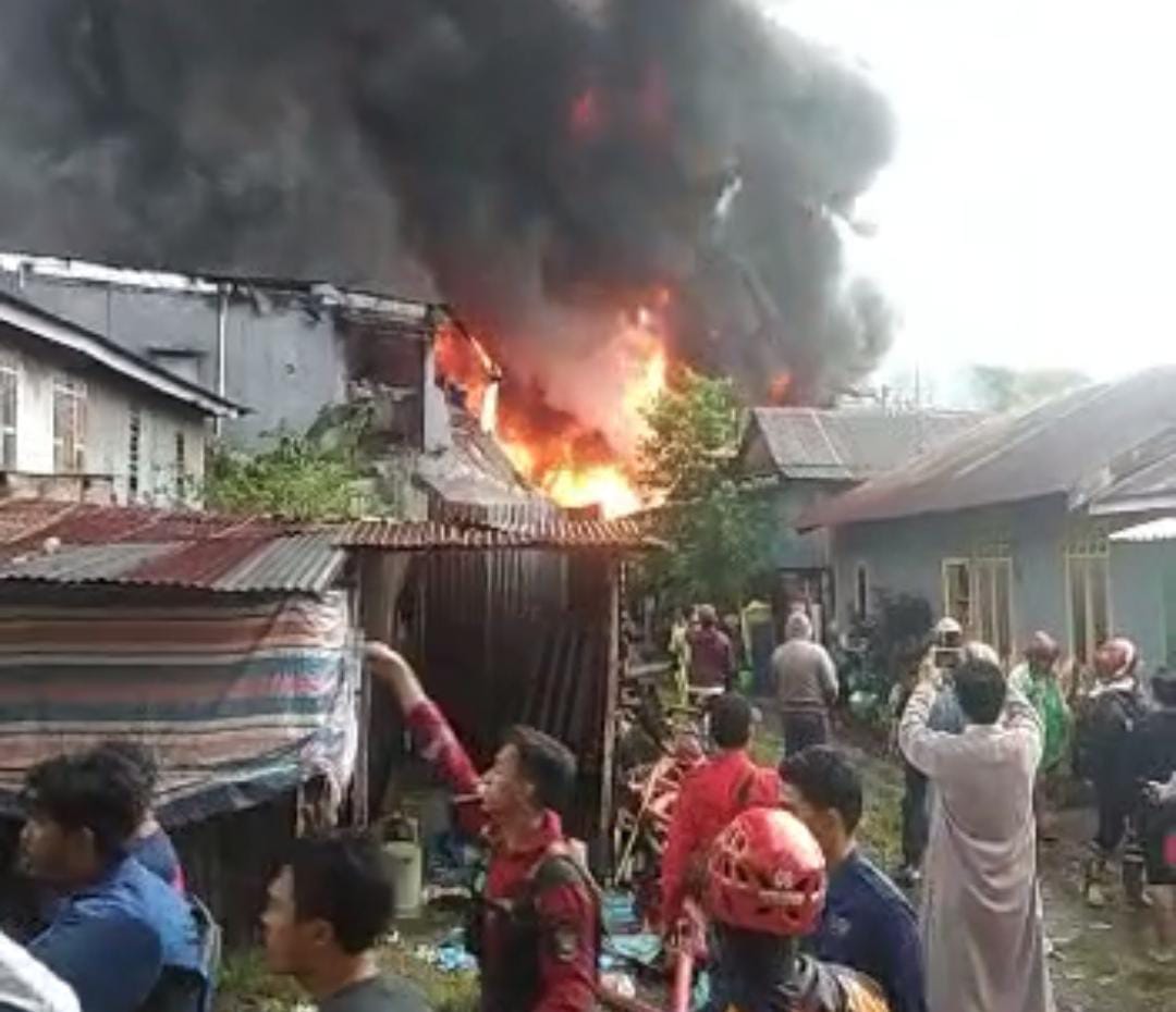 Api Kembali Membesar di Pasar Batangase Kabupaten Maros