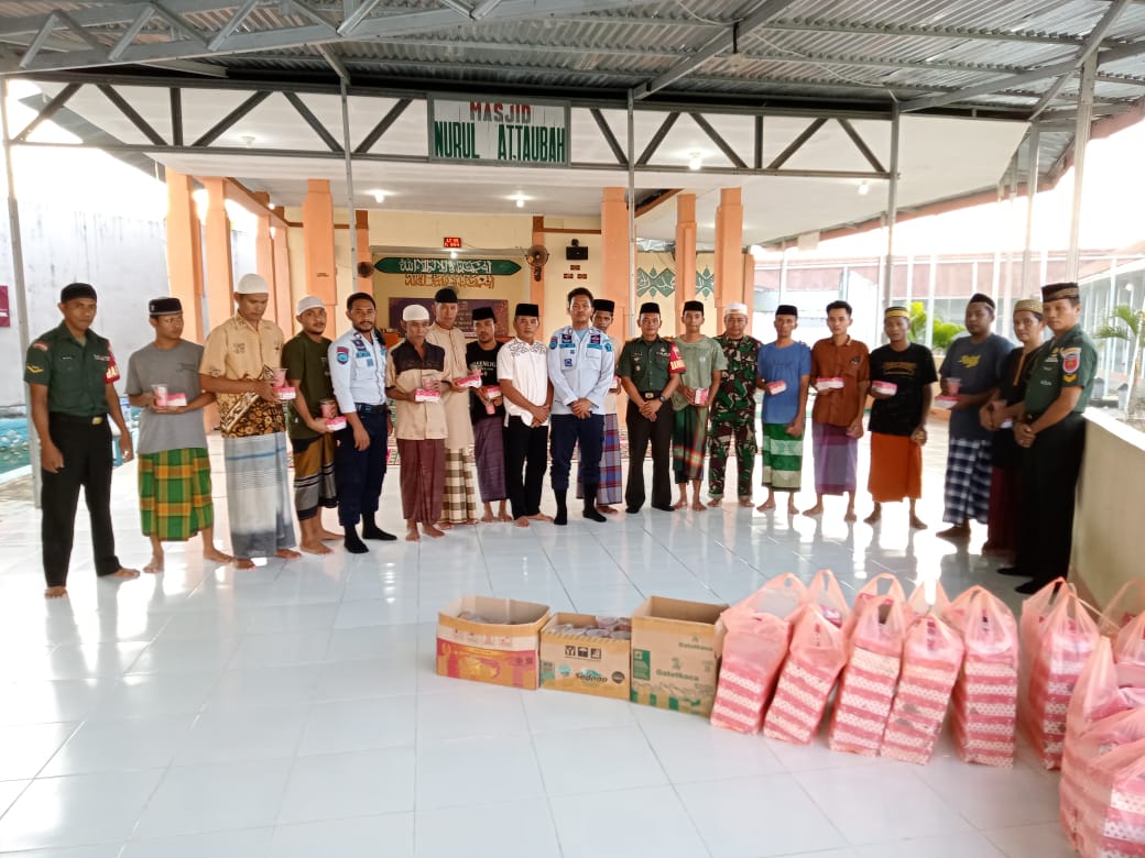 Peduli, Kodim 1427/ Pasangkayu Bagikan Takjil Warga Binaan Rutan pasangkayu