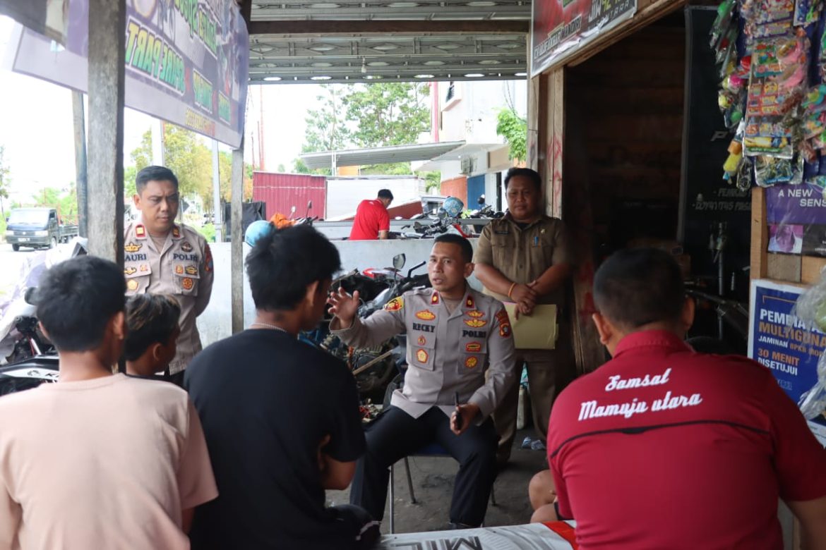 Melalui Jumat Curhat Polres Pasangkayu, dan Waka Polres dengarkan Keluhan Warga