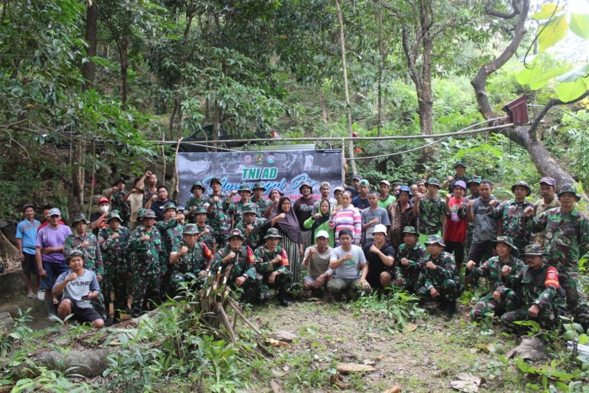 TNI AD Manunggal Air Kodim 1421/Pangkep Bantu Atasi Kesulitan Air Warga Desa Mangilu