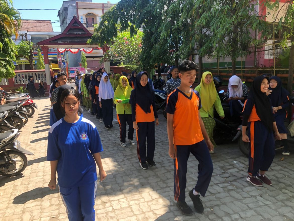 Jelang Upacara HUT Kemerdekaan RI, Paskibra SMP Negeri 46 Makassar Giat Berlatih