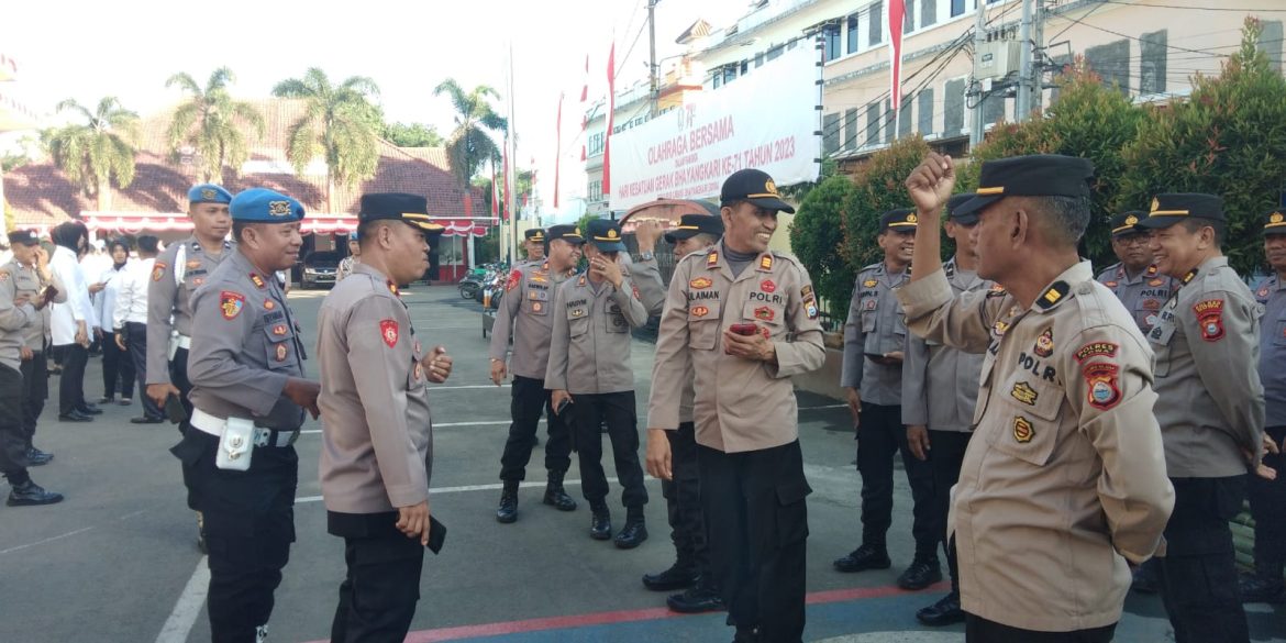 Wakapolres Gowa Pimpin Latihan PBB dan Lakukan Pemeriksaan Tampilan Hedonis Personel  