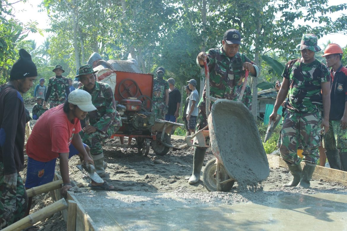 Pengecoran Rabat Beton Sepanjang 150 Meter Desa Ako Masih Berlanjut