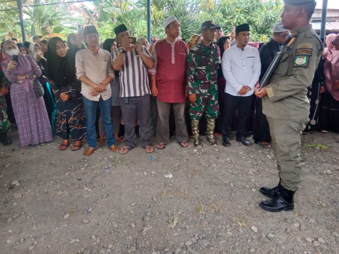 Turut Rasakan Kesedihan Yang Mendalam, Wakil Bupati Melayat Kerumah Duka Almarhum Camat Pedongga Rusbiyanto