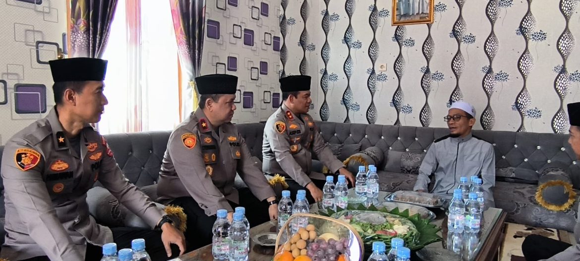 Disambangi Tiga Jenderal Ops NCS, ketua Ponpes Daarul Falah Ciamis Dukung Polri Wujudkan Pemilu Damai