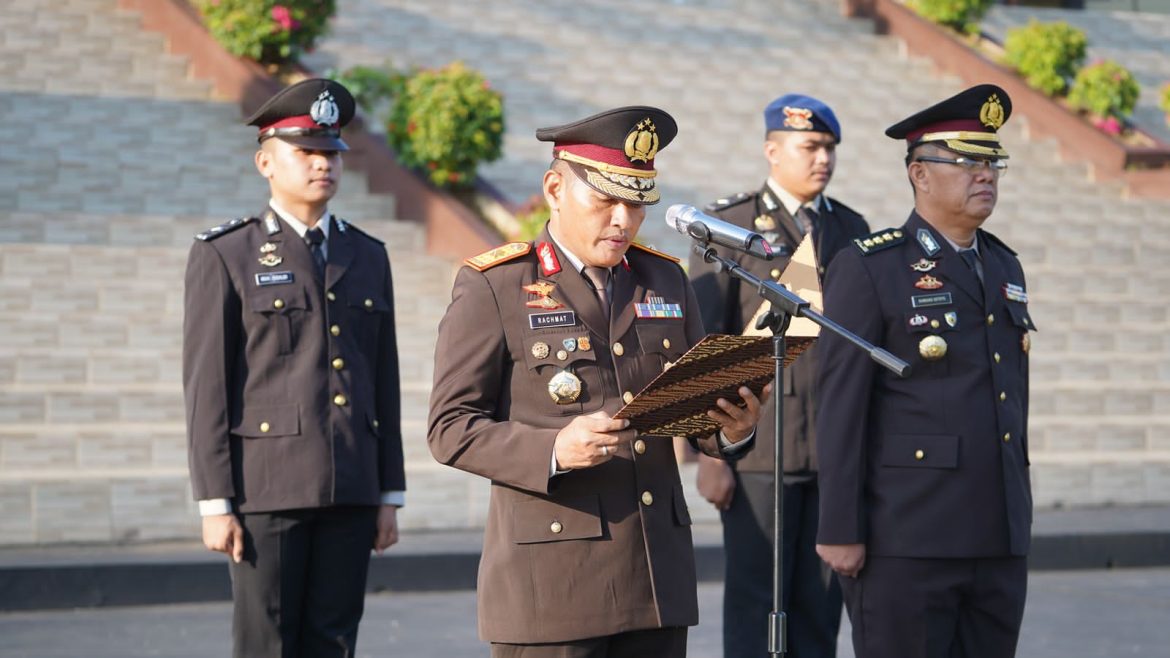 Semangat Hari Kesaktian Pancasila, Kapolda Sulbar Jadi Inspektur Upacara