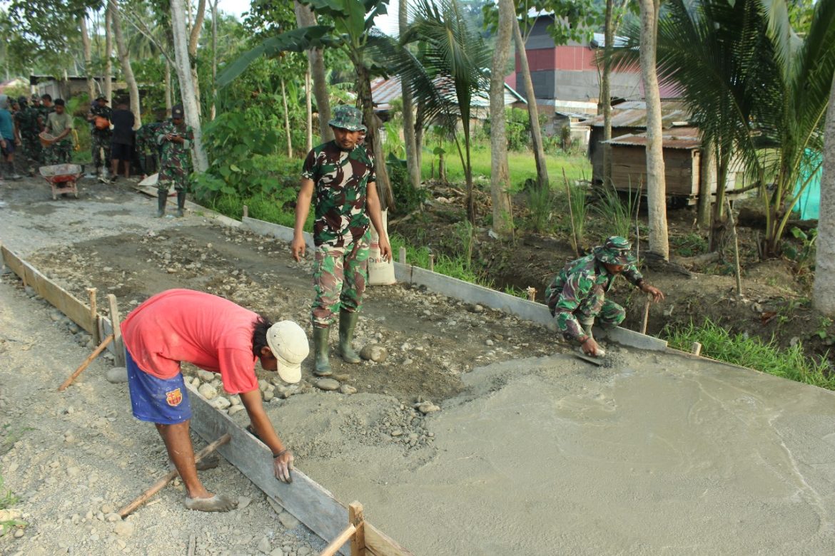 Pembuatan Jalan Rabat Beton Dusun Morobio Lanjutan Pengecoran