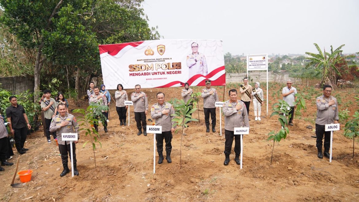 Staf Sumber Daya Manusia Polri Gelar Bakti Sosial, Bakti Kesehatan, Tanam Pohon Penghijauan