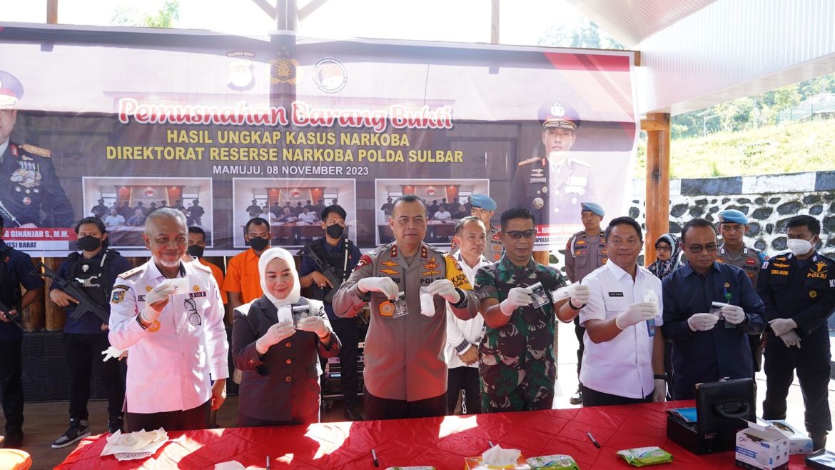 Musnahkan 250 Gram Sabu, Kapolda Sulbar Ajak Seluruh Elemen Terus Perangi Narkoba