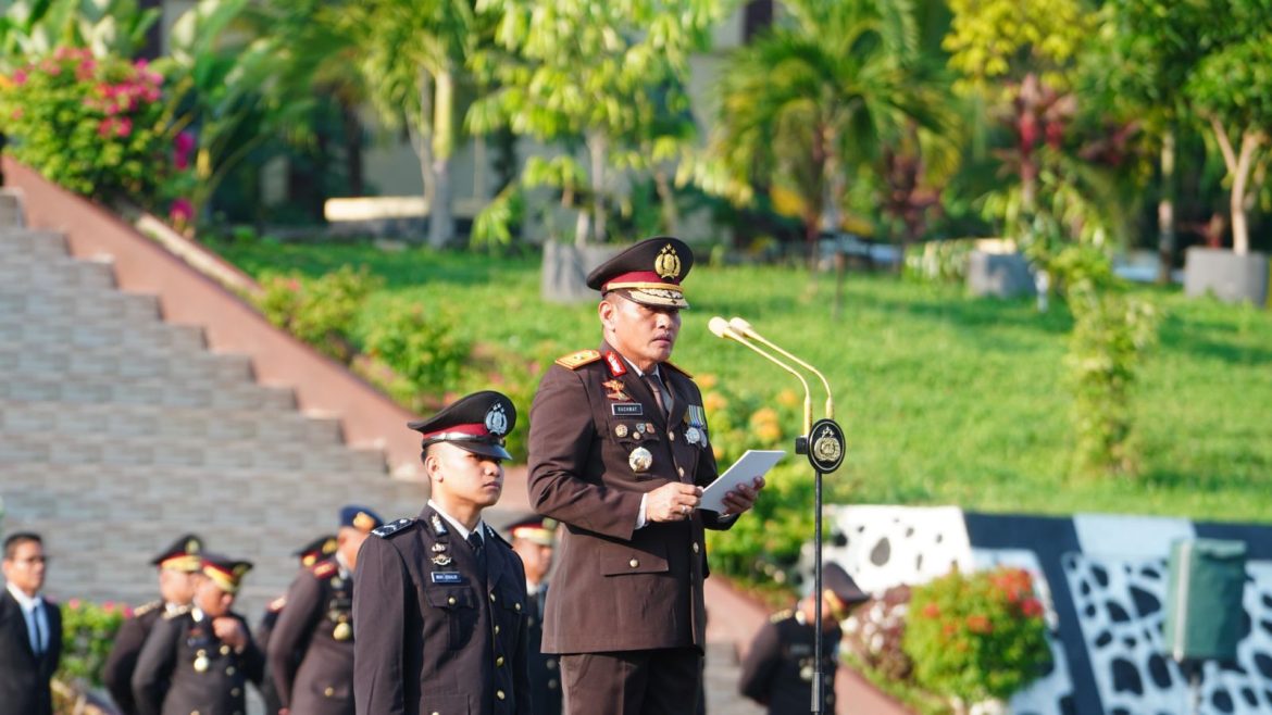 Semarak Hari Pahlawan Ke 78 di Polda Sulbar, Wakapolda Pimpin Upacara 