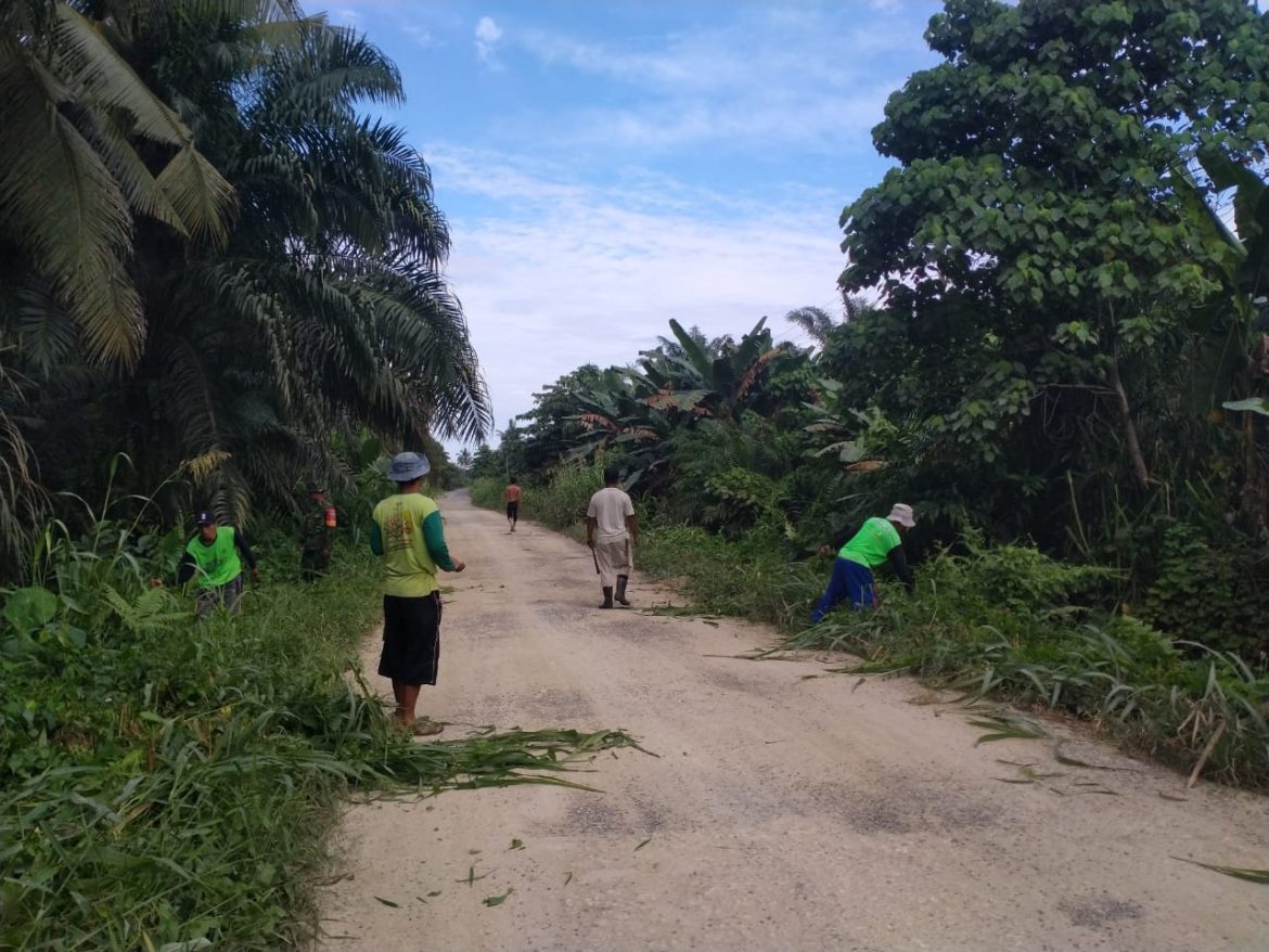 Untuk Mencegah Dampak Banjir dan DBD Koramil 03 Baras Bersama Pemdes Karya Bakti