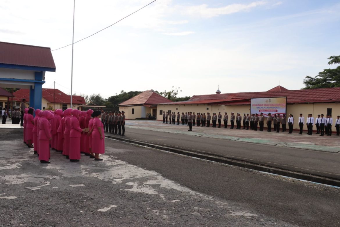 Kapolres Pimpin Upacara Kenaikan Pangkat 17 Personel Polres Pasangkayu 