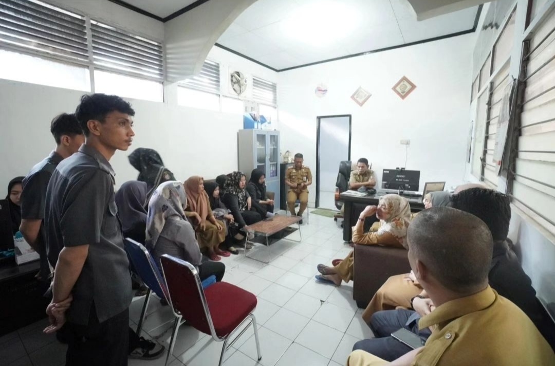 Camat Ujung Tanah Gelar Rakor Kedisplinan Kinerja ASN dan Laskar Pelangi