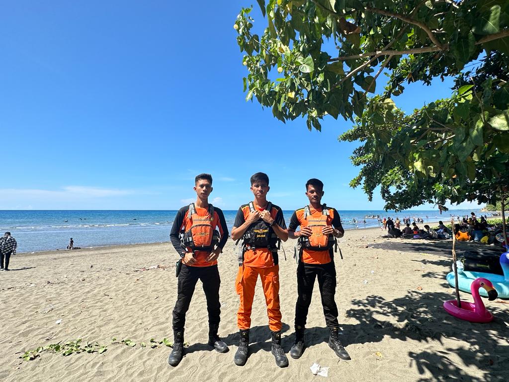 Basarnas Provinsi Sulawesi Barat Lakukan Pengamanan Di Pantai Koa-Koa Dalam Rangka Menyambut Natal Dan Tahun Baru 2024