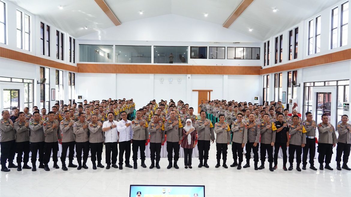 Kapolda Sulbar, Bhabinkamtibmas Harus Mampu Menjaga Stabilitas Kamtibmas dan Merespon Keluhan Harapan Masyarakat 