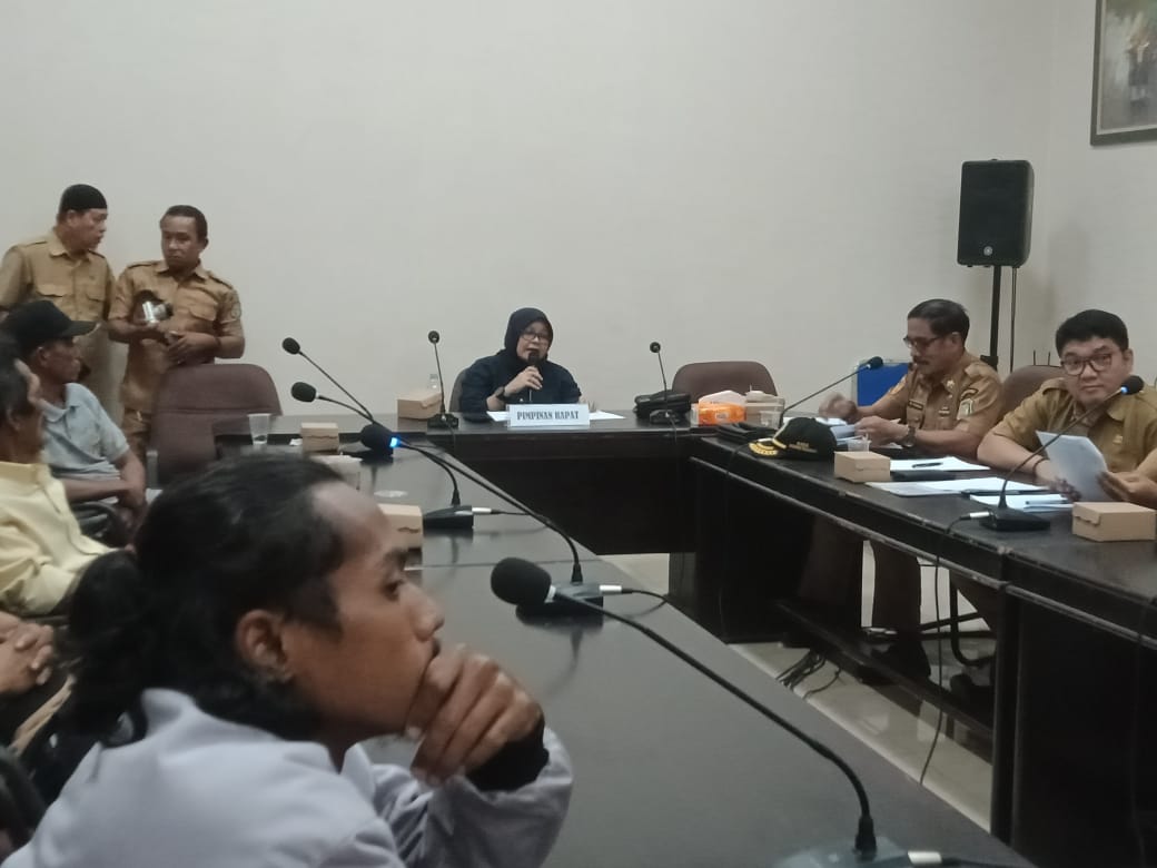 Cari Solusi Aliansi Masyarakat Peduli Transmigrasi Bersama Komisi II DPRD Pasangkayu Lakukan Musyawarah