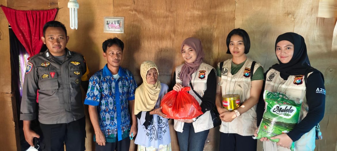 Indahnya Berbagi Dibulan Ramadhan, Bintara Lintas Angkatan Polda Sulbar, Berikan Bantuan Sembako Dan Ternak Kepada Kaum Dua’fa dan Janda Lansia