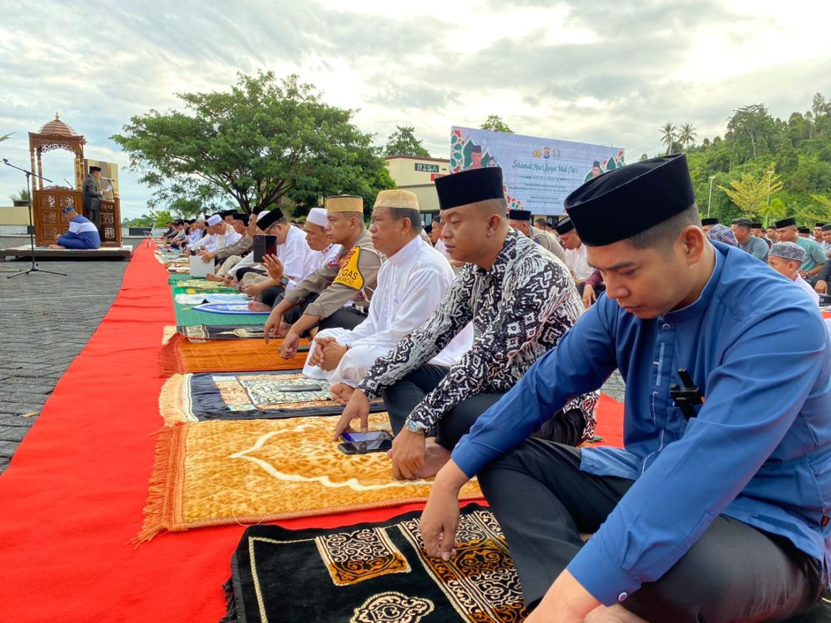 Sholat Id, Dilaksanakan DiMapolda Sulbar Dengan Takbir Menuju Kemenangan Islam