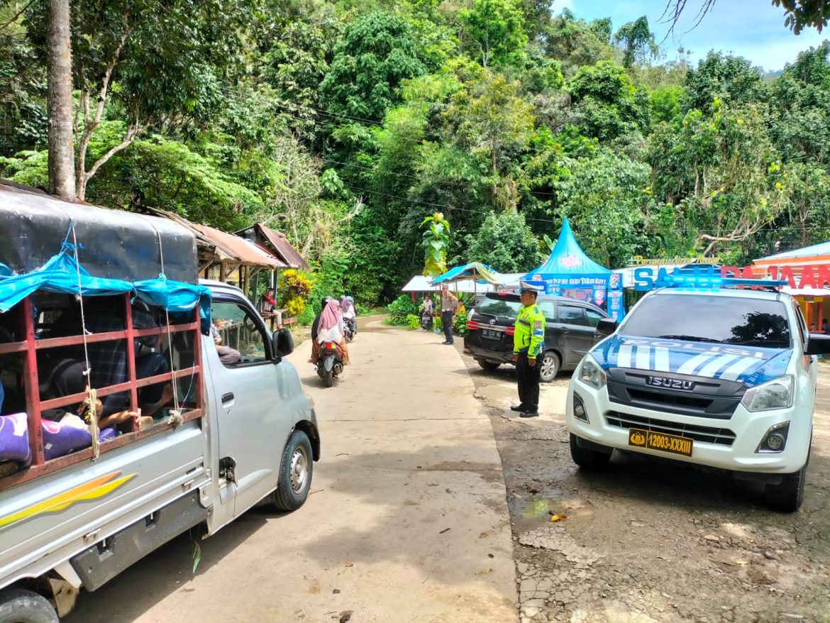 Pengunjung Tempat Wisata Di Polman Semakin Meningkat, Sat Lantas Polres Polman Laksanakan Pengamanan Dan Patroli