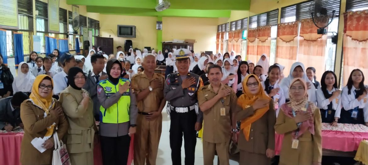 Kasat Lantas Polres Sidrap Gelar Program “Police Go To School” untuk Edukasi Keselamatan Berlalu Lintas