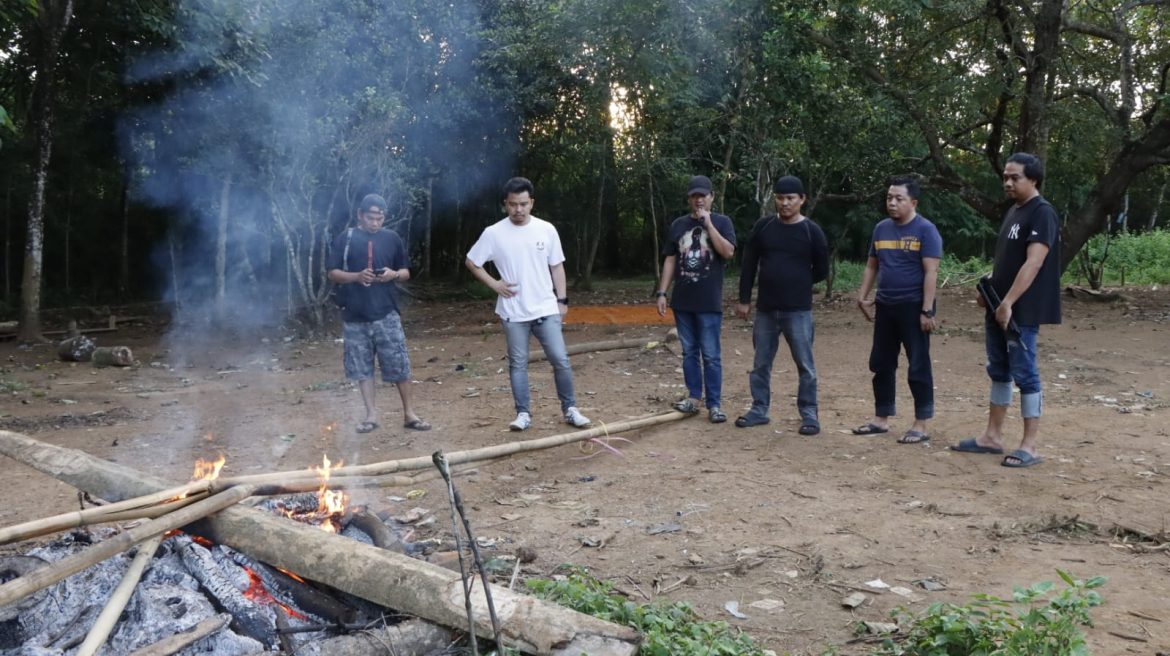 Kasat Reskrim Polres Pangkep Bongkar dan Bakar Tempat Judi Sabung Ayam