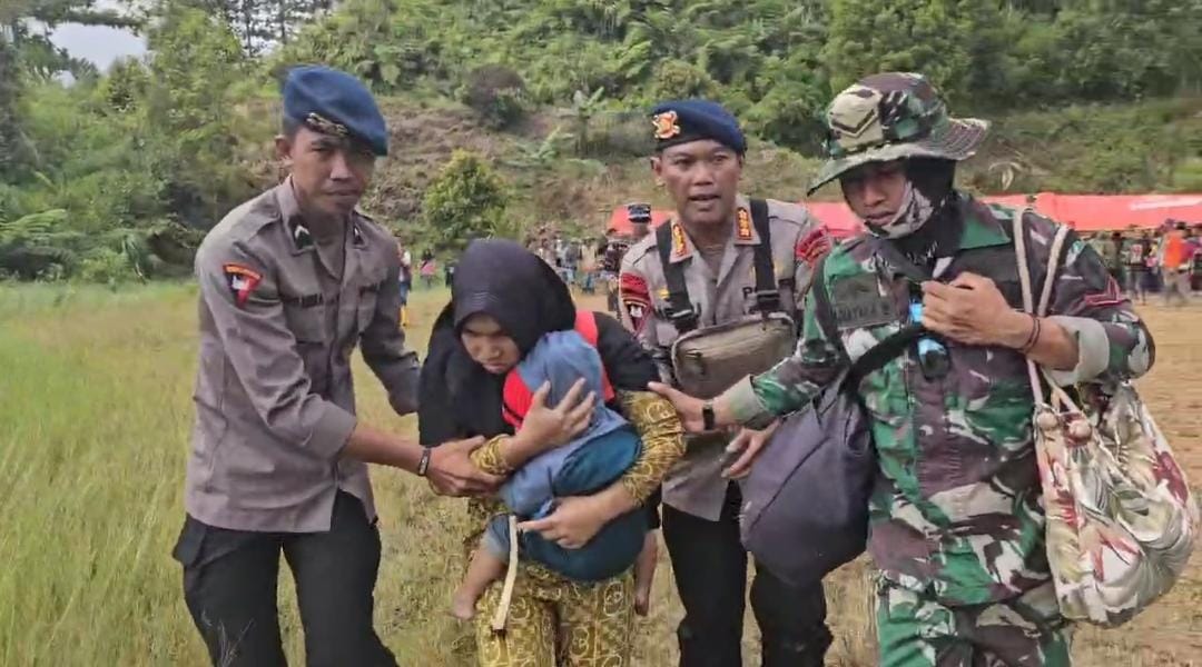 Kemensos Bersama Tni Polri Dan Unsur Terkait Turun Langsung Evakuasi Korban di Gunung Latimojong Kab. Luwu