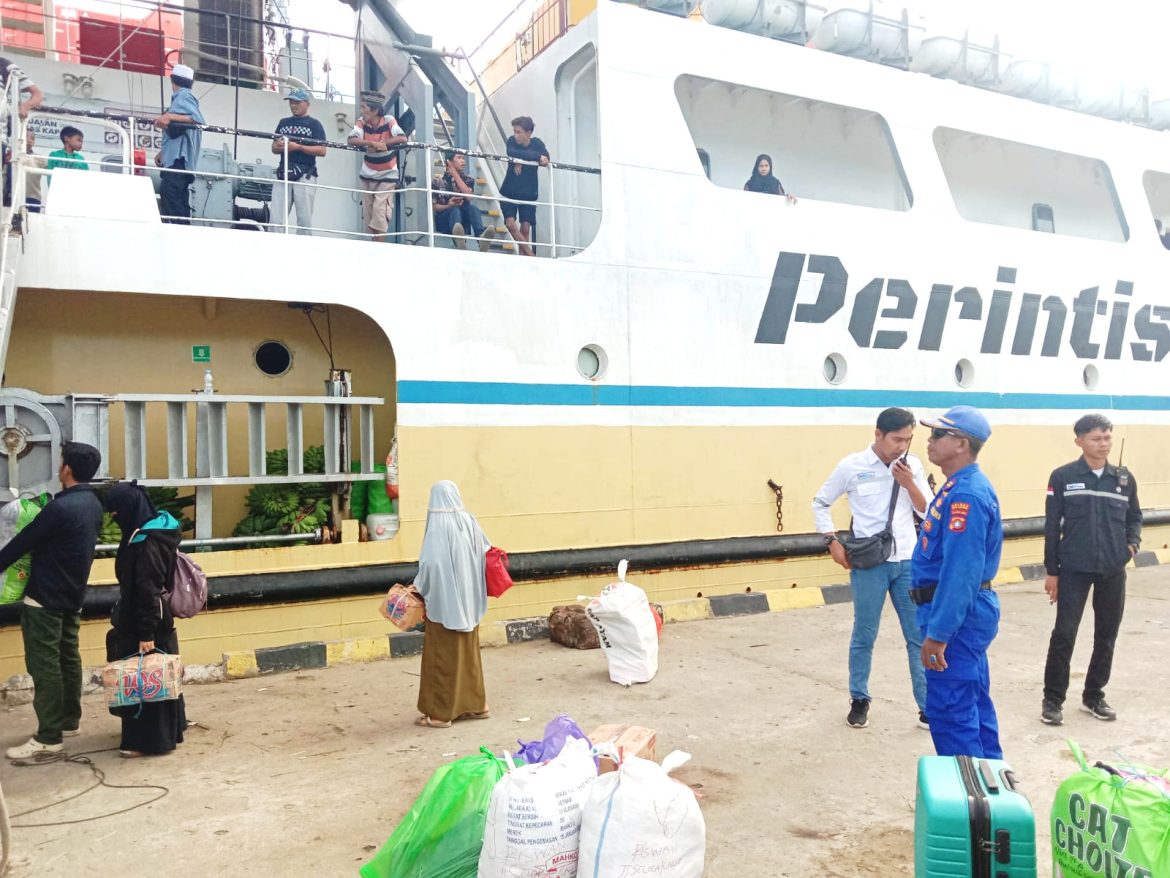 Satpolair Polres Majene Maksimalkan Pengamanan Pemberangkatan KM. Sabuk Nusantara 93 Perintis