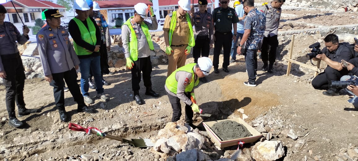 Peletakan Batu Pertama Oleh Kapolda Sulsel Irjen Pol Andi Rian Djajadi, S.I.K., M.H, Pembangunan Rumah Dinas Polres Pangkep Polda Sulawesi Selatan T.A. 2024