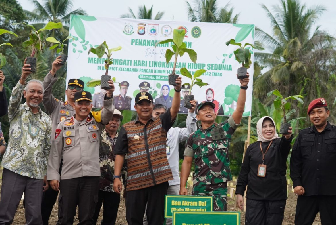 Tanam Pohon di Kalukku, Wakapolda Sulbar : Gerakan Penghijauan Punya Manfaat Besar Jangka Panjang