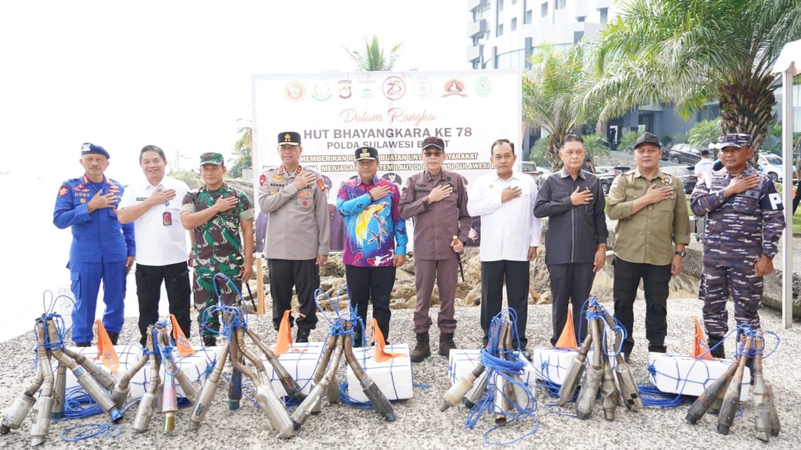 Masih Dalam Semarak Hari Bhayangkara, Kapolda Sulbar Berikan Bantuan Rumpon