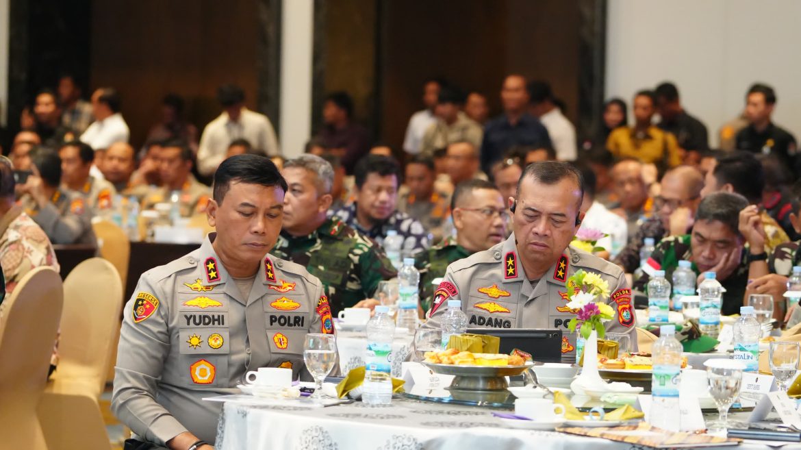 Kapolda Sulbar Hadiri Rakor Kesiapan Penyelenggaraan Pilkada Serentak Di Makassar