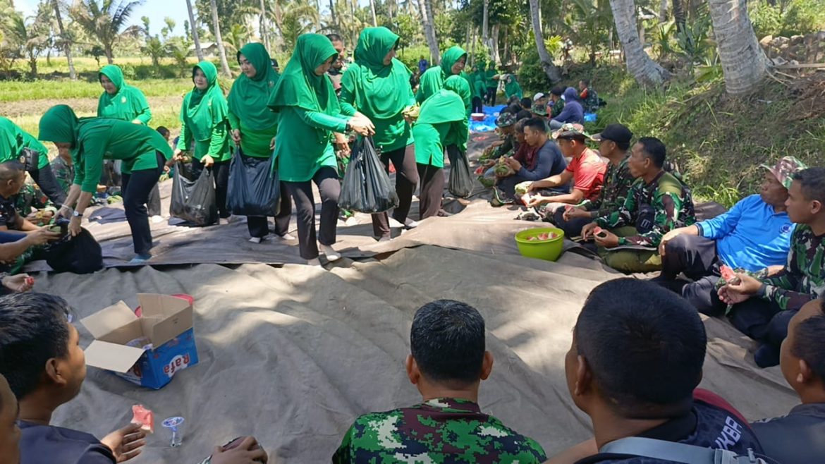 Ketua Persit KCK Cabang Kodim 1615/Lotim Ny Herawaty Dwi Untoro Kunjungi Lokasi TMMD ke-121