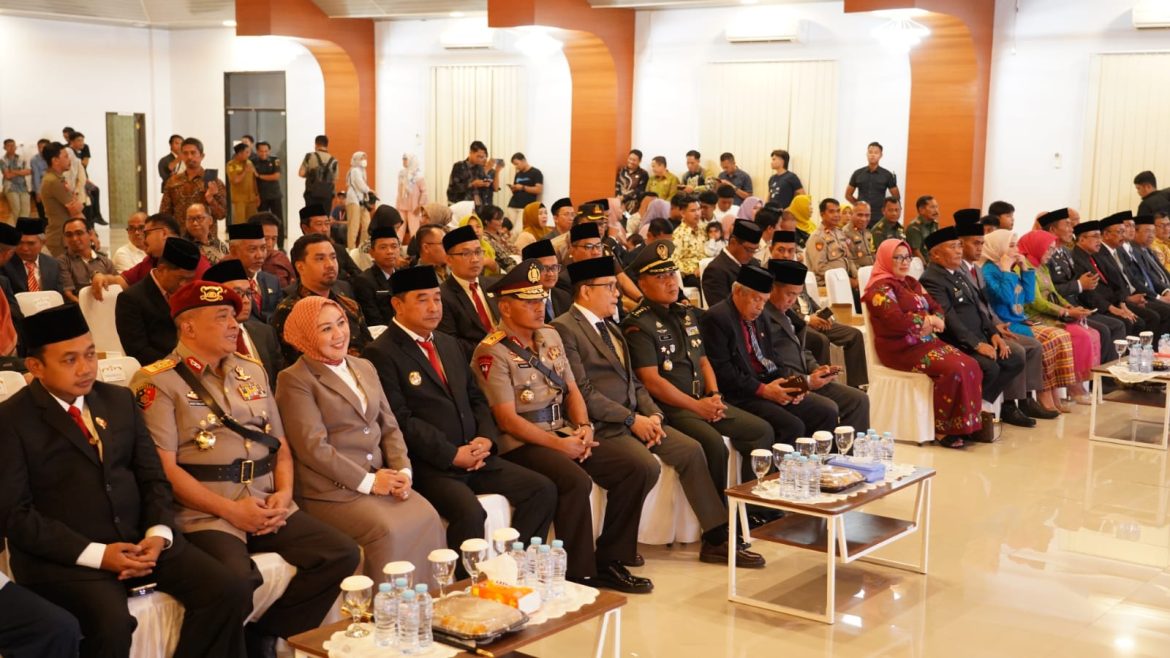 Wakapolda Sulbar Hadiri Pelantikan PJS Bupati Di Gedung Graha Sandeq