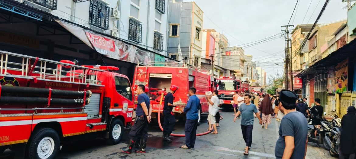 Kebakaran Hebat Melanda Kawasan Padat Penduduk di Makassar, 20 Rumah Hangus Terbakar