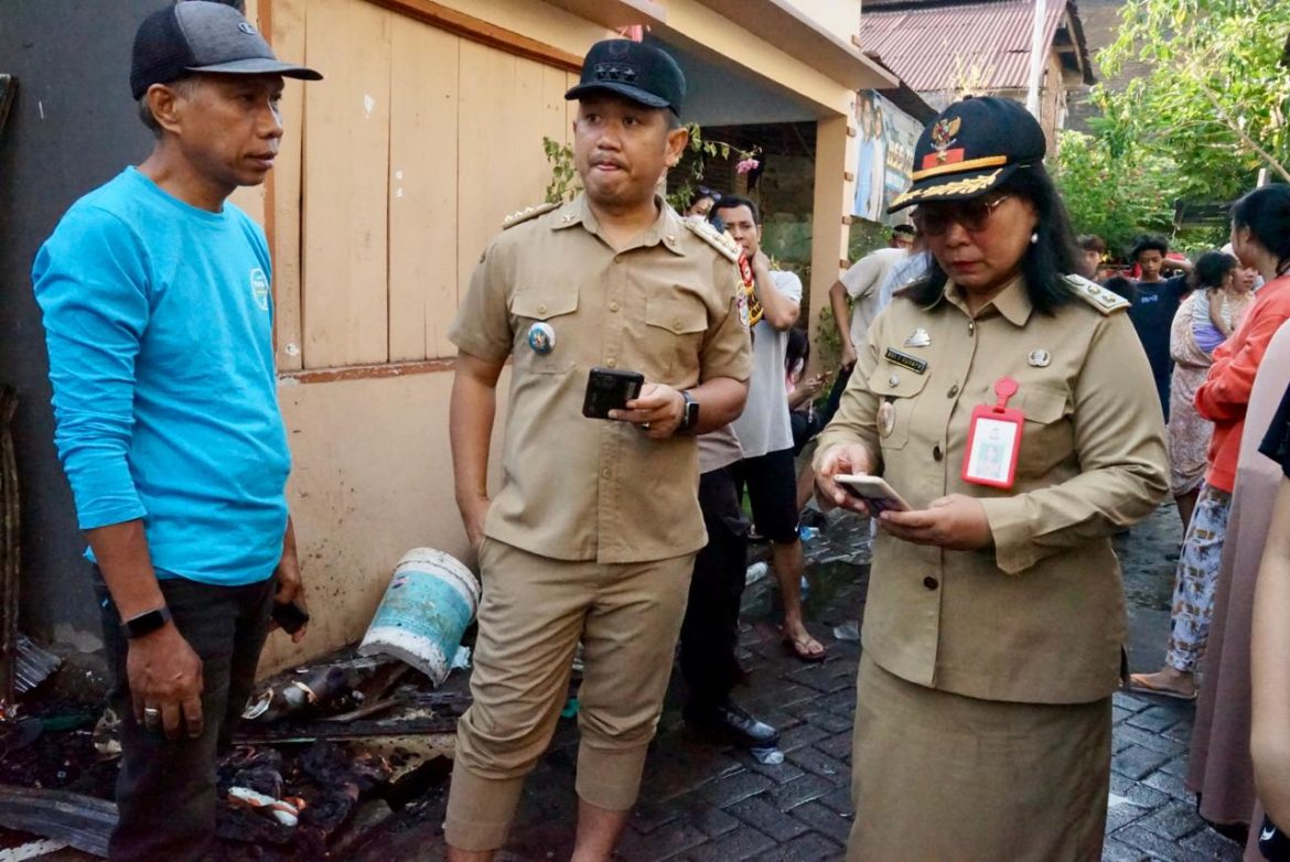 Camat Bontoala Tinjau Warga Korban Kebakaran Di Jalan Laiya