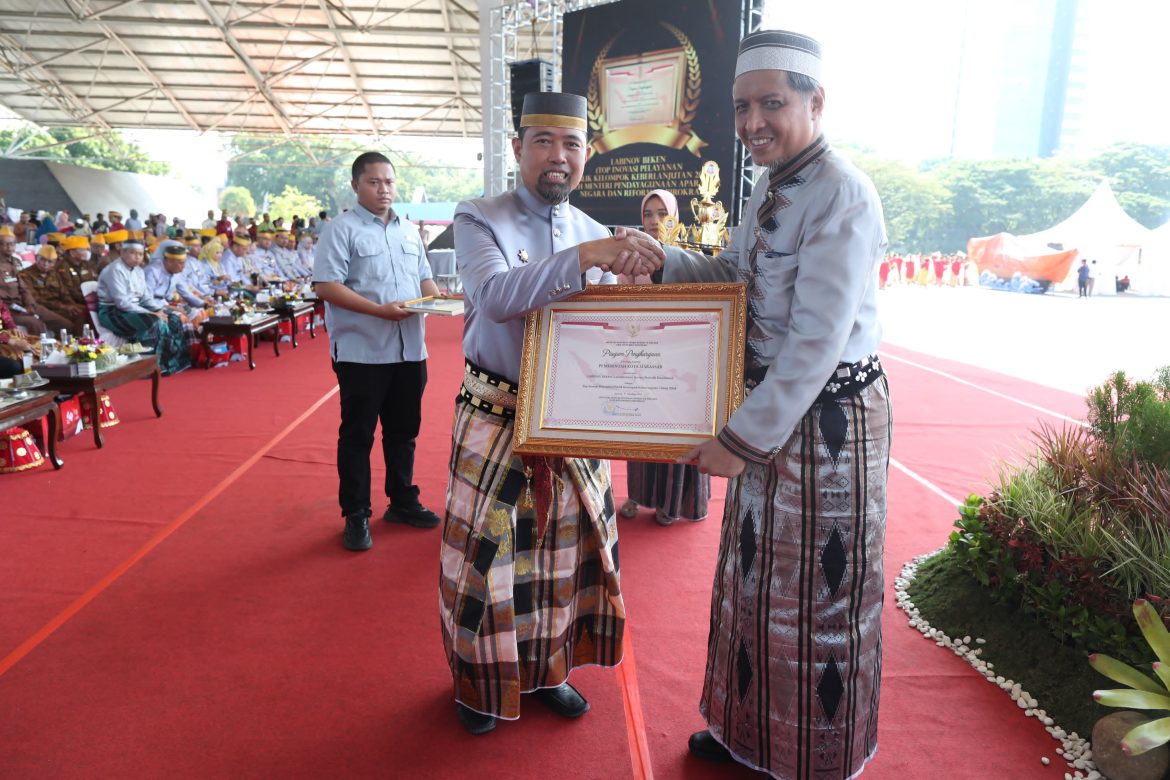 Perayaan HUT Kota Makassar ke-417 Sukses Digelar, Pemkot Beri Penghargaan ke Tokoh Berprestasi