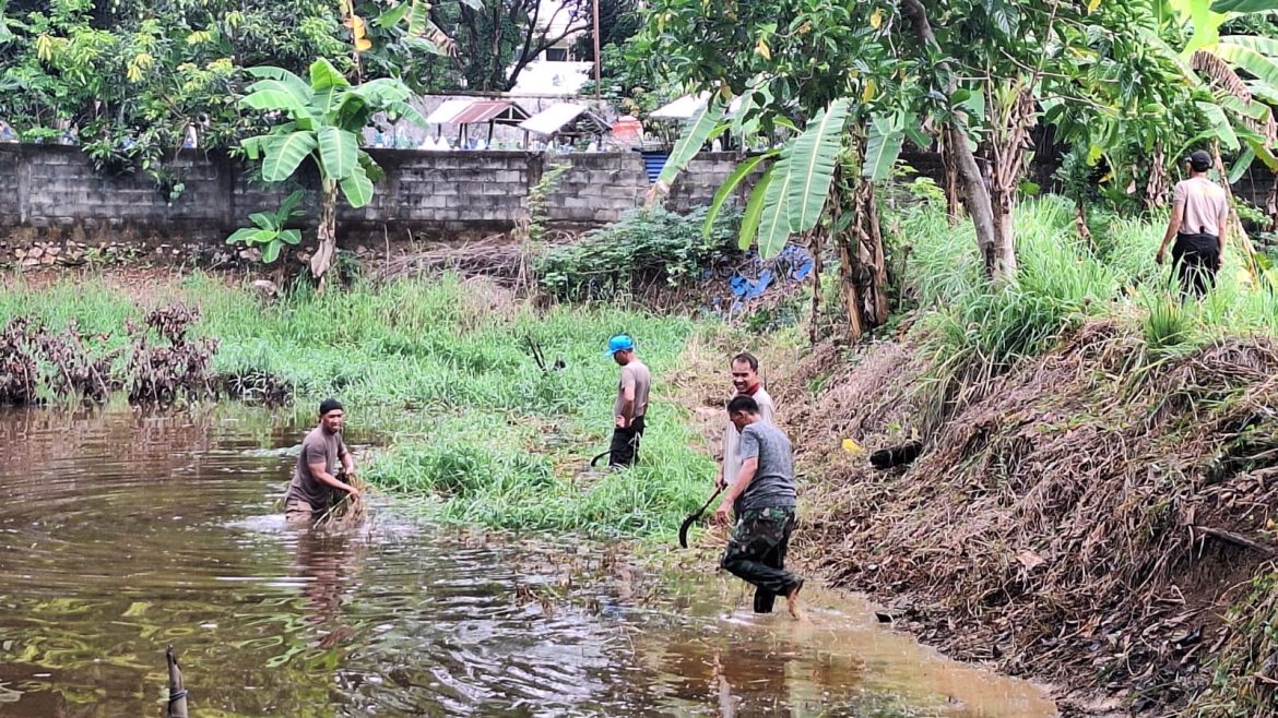 Binmas Polsek Biringkanaya Giat Benahi Kolam-Kolam Ikan