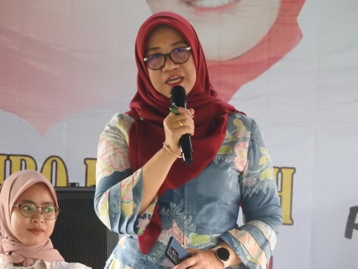 Peci Hitam Jilbab Merah Besar Harapan Herny Untuk Kecamatan Tikke Menang Besar 