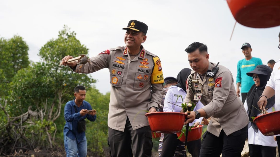 Kapolda Sulbar Lepas Ribuan Benih Kepiting, Dorong Ketahanan Pangan Dan Lestarikan Ekosistem Laut